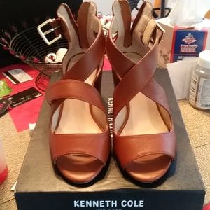 NWOT Kenneth Cole Criss Cross sandals